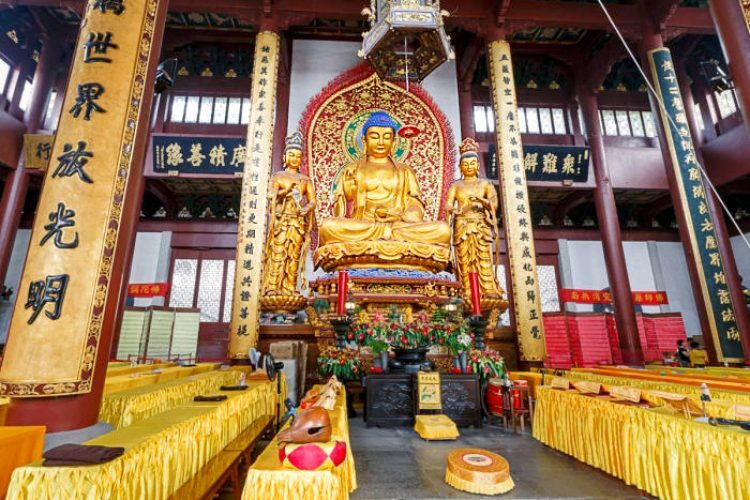 interior-templo-lingyin 750x500